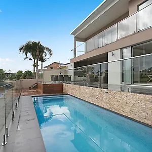 luxe-on-lotus.queenslandhotels.net/